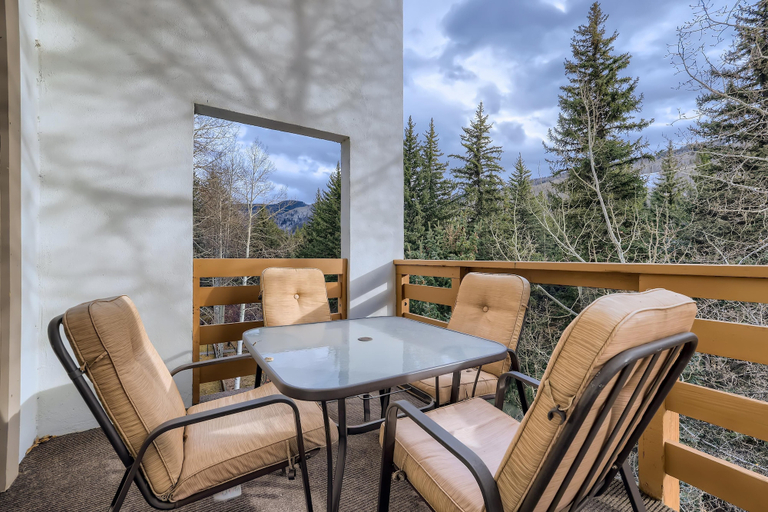 Outdoor dining, Treetops 5C, 3BD Ski-in Ski-out Condo, Eagle
