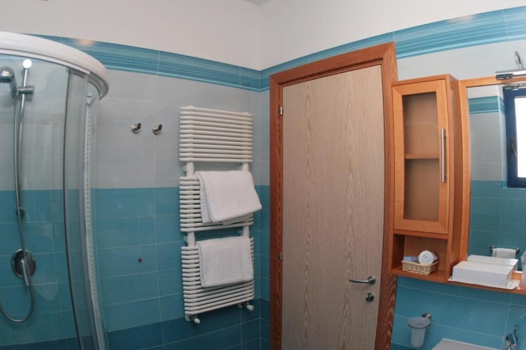 Bathroom 5, Hotel Yria, Foggia