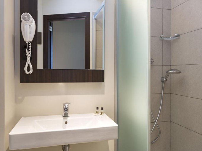 Bathroom 5, B&B Hotel Milano Cenisio Garibaldi, Milano