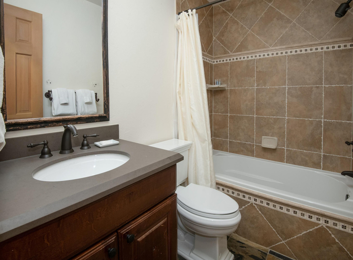 Bathroom 2, 4BD Private East Vail Duplex on Bus Route, Eagle