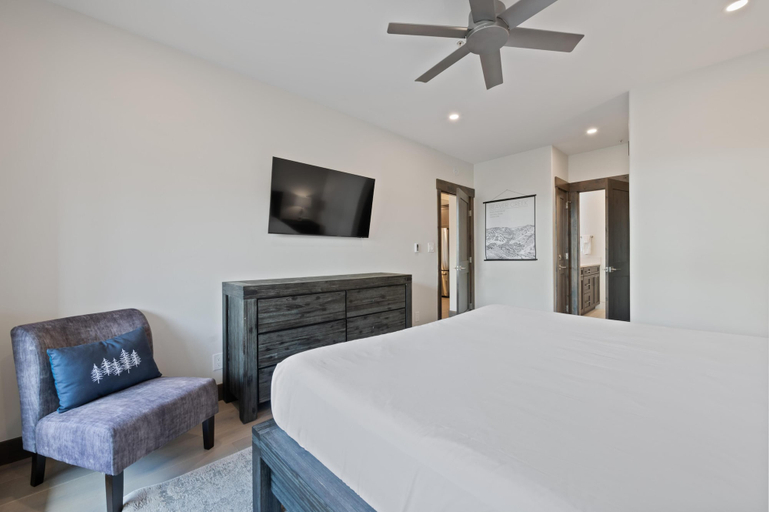 Room 2, Borders Lodge U301 2BD Beaver Creek Ski-in, Ski-out Condo, Eagle