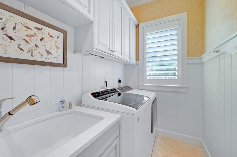 Private kitchen 5, Dockside Darling 3 Bedroom Home by RedAwning, Manatee