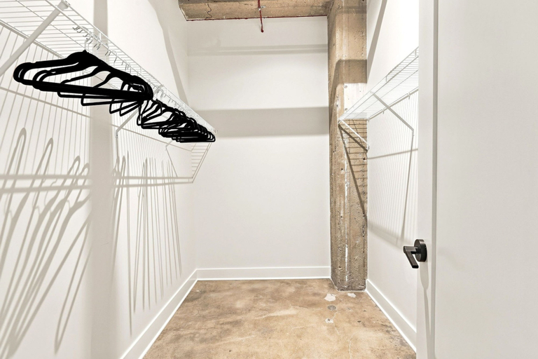 Room 3, Spacious KC 3BR Loft With Rooftop Bar and Spa, Kansas City