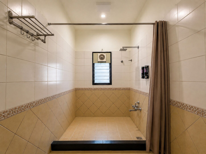 Bathroom 4, Hotel Europa Inn, Rajkot