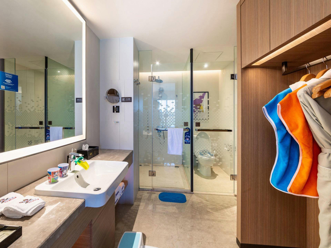 Bathroom 4, Hampton by Hilton Shenzhen Bao‘an Stadium, Shenzhen