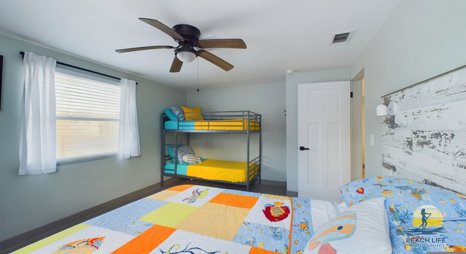 Room 3, Castaway Cottage Beautiful Pool Spa Steps 2 Sand Restaurants Golf Cart Included, Manatee