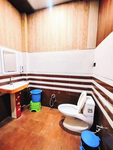 Bathroom 3, FabHotel Shree Ram Aadhar, Faizabad