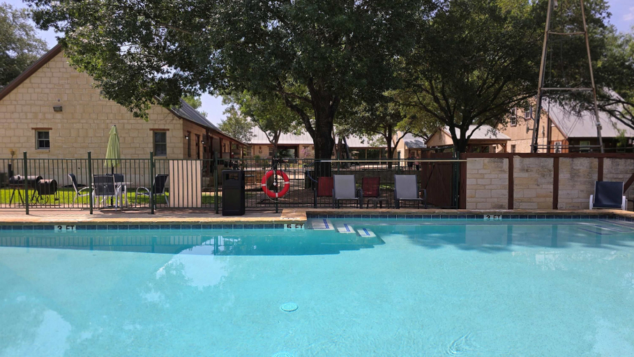 Pool 5, Thyme Gruene Cottages Studio, Comal