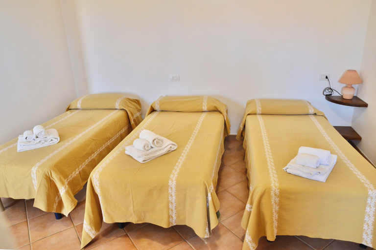Room 5, Hotel in Palau just 600 mt from the sea, Olbia-Tempio