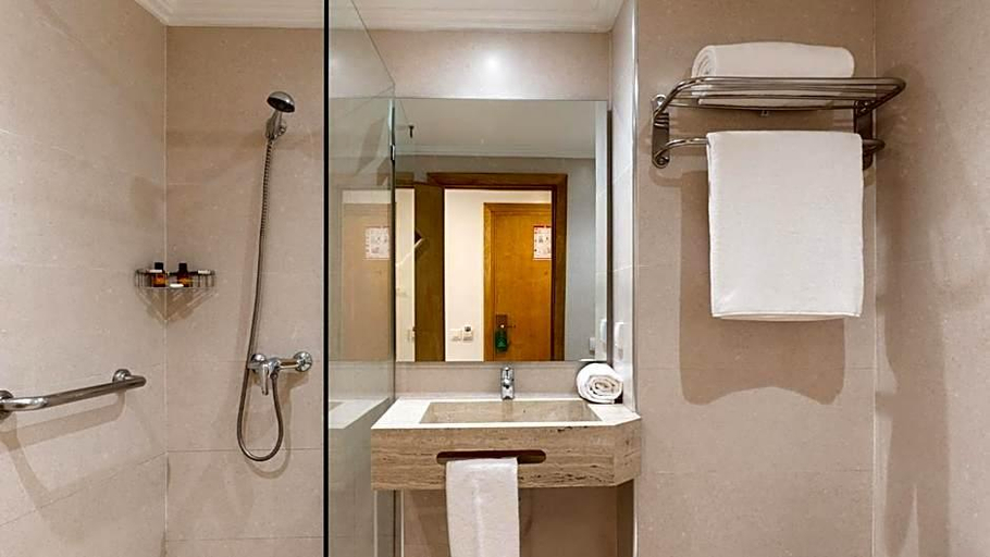 Bathroom 3, Hotel Al Walid, Casablanca