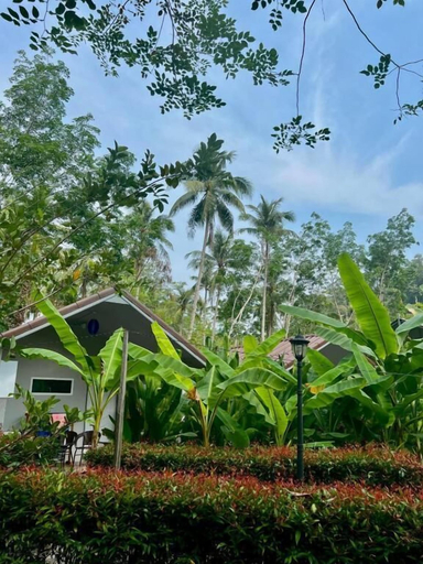 Property grounds, Zerohouse, K. Ko Kut