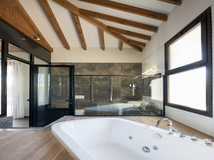 Bathroom 4, Gillham Vineyard Hotel