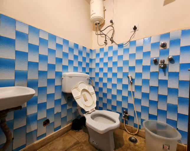 Bathroom 5, Meena Guest House, Kolkata