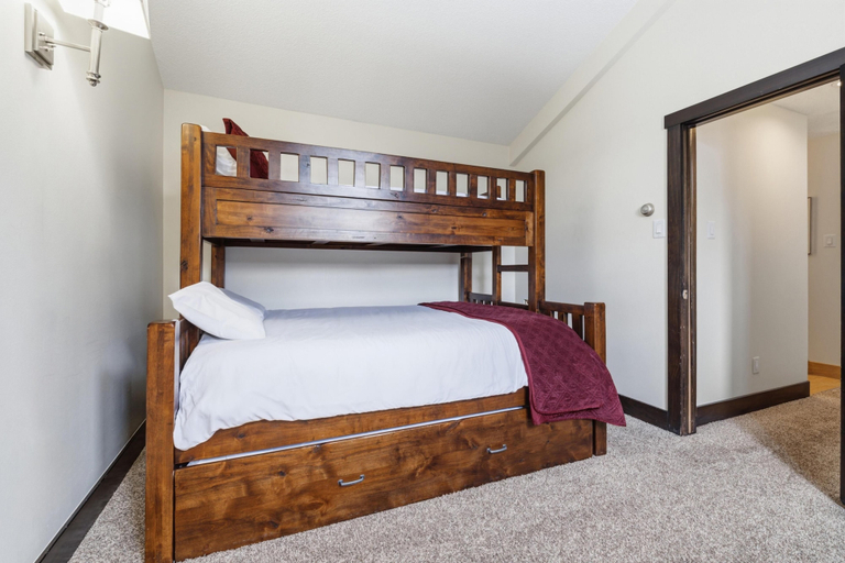 Room 4, Westwind 407 3BD 2BA Gold Condo in Vail Lionshead Village, Eagle