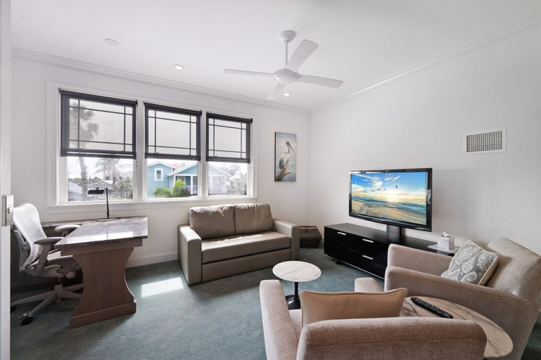 Living area 2, Dockside Darling 3 Bedroom Home by RedAwning, Manatee
