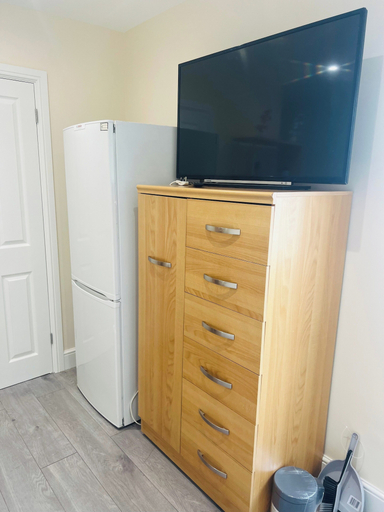 Interior, Cosy Studio Near Heathrow/ Parking, Surrey