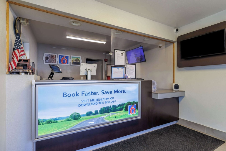 Public Area, Motel 6 Elizabethtown, KY, Hardin