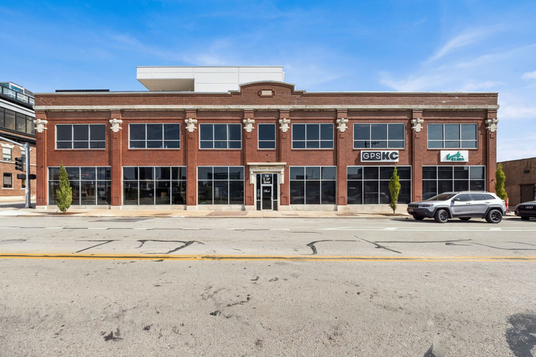 Room 5, Spacious KC 3BR Loft With Rooftop Bar and Spa, Kansas City