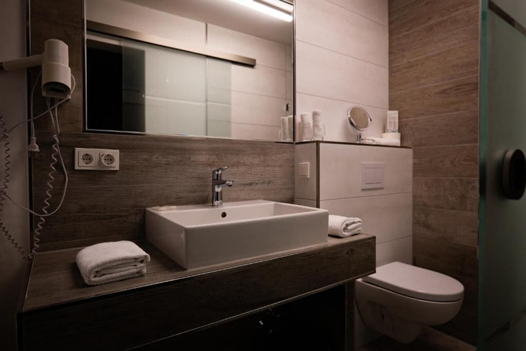 Bathroom 3, Hotel Hochwald Lodge, Bernkastel-Wittlich