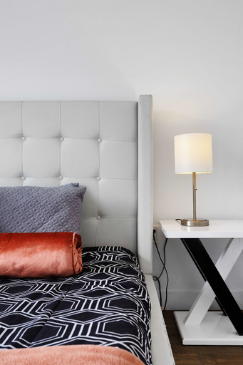 Room 4, Stylish 2BR Family Apartment by Dtla, Los Angeles