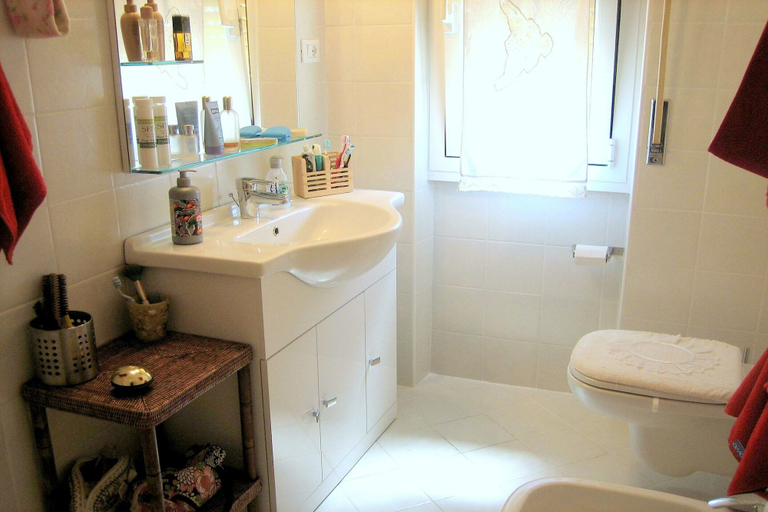 Bathroom, Villa in Lazise With Lake Garda Views, Verona
