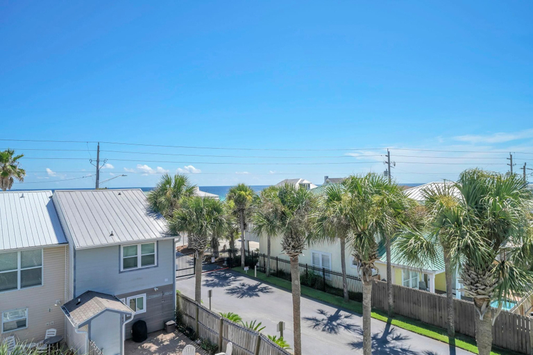 Property grounds 5, Sunny Beach Days, Bay