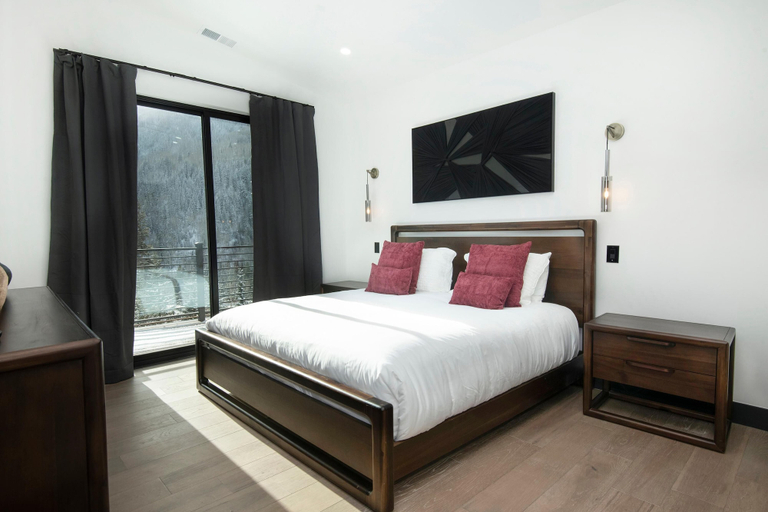 Room 3, Big Horn House, 4387 Columbine, Eagle