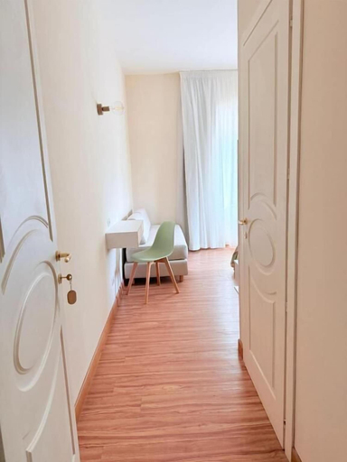 Living area 5, La Quercia Retreat, Napoli