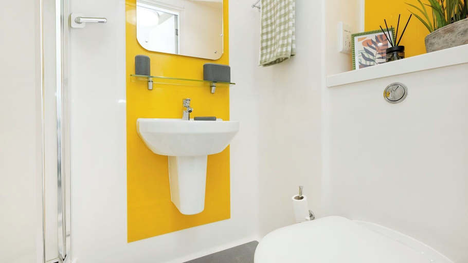 Bathroom 5, Student Only Albert Place, Newcastle upon Tyne