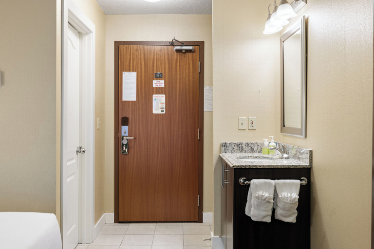 Bathroom 4, Irwin's Mountain Inn, Division No. 15