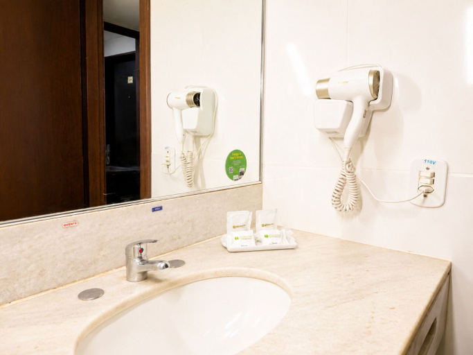 Bathroom 3, Hotel Golden Park Rio de Janeiro Aeroporto By Nacional Inn, Rio de Janeiro