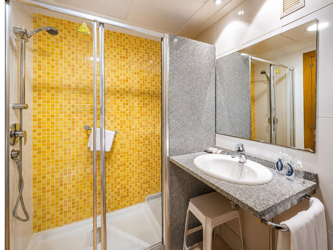 Bathroom 5, Hotiday Guardamar Playa, Alicante