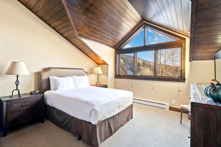 Room 5, Borders Lodge L406 3BD Beaver Creek Ski-in, Ski-out Condo, Eagle