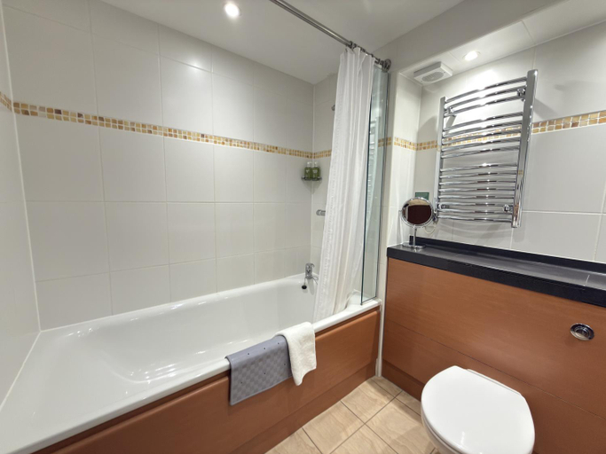 Bathroom 5, Best Western Plus Dunfermline Crossford Keavil House Hotel, Fife