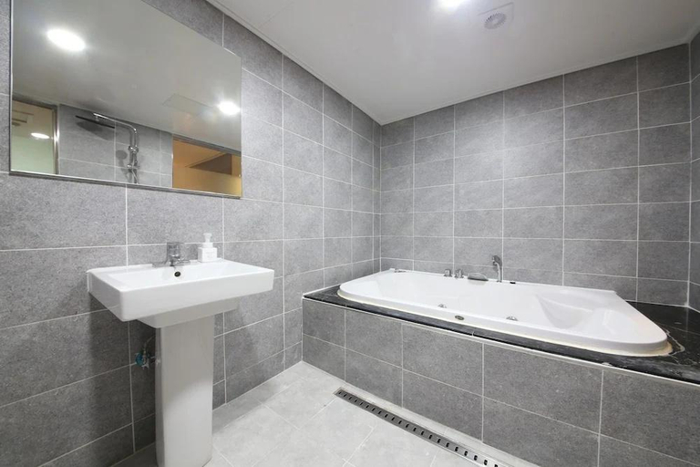 Bathroom, Busan Sasang Namuneulbo, Sasang