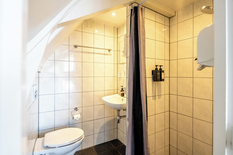 Bathroom 5, Hotel Prinsenhof Amsterdam, Amsterdam