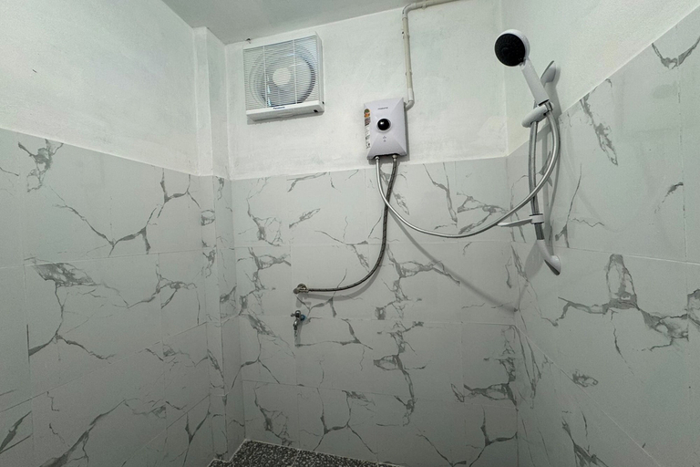 Bathroom 4, Nansilarom, Pua