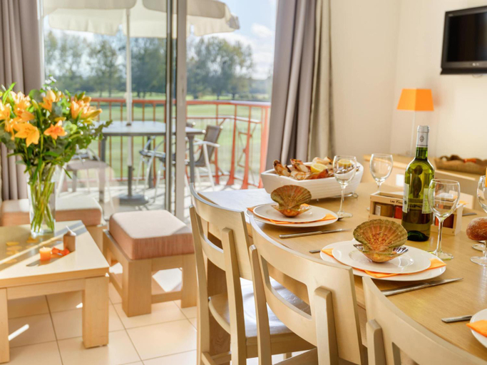 Facilities 3, Stylish coastal apartment with shared pool, Côtes-d'Armor