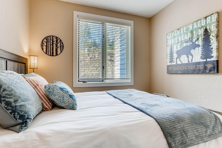 Room 2, Sun Vail 21b, 3BD Condo With Vail Mountain Views, Eagle