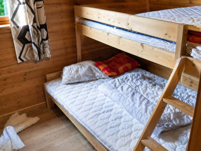 Bedroom 2, person holiday home in ENGAVAGEN-By Traum, Meløy