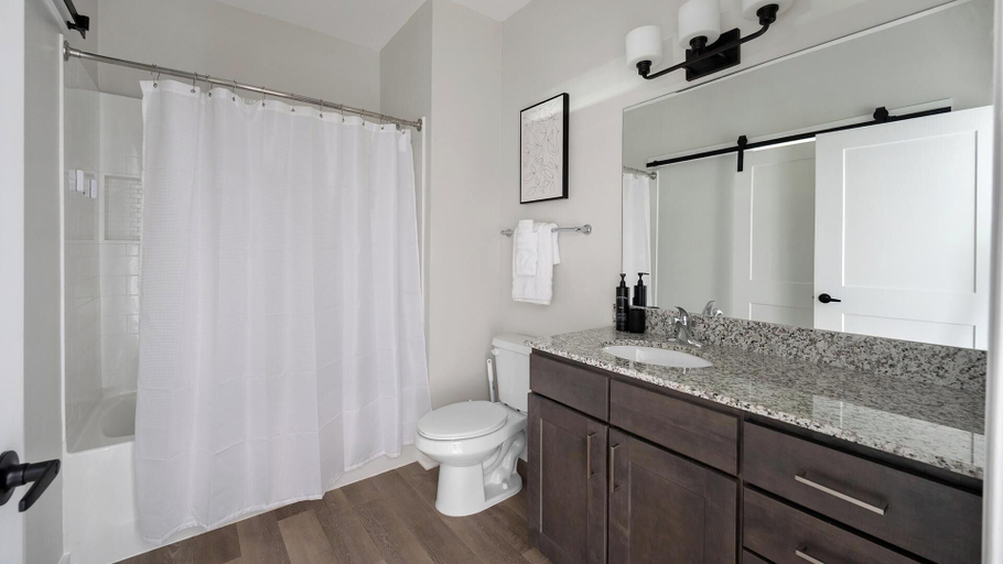 Bathroom 5, Landing Amazing 1bd, Gym, Knox