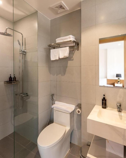 Bathroom 4, Bluzen Hotel, Da Nang