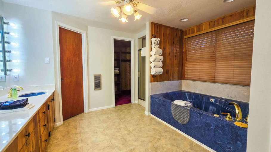 Bathroom 3, Rosemary Gruene Cottage Studio, Comal