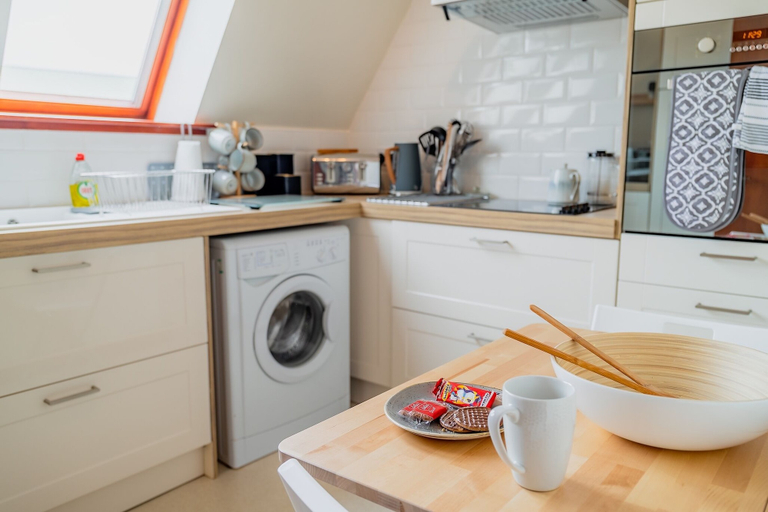 Private kitchen, Apartment Sleeps 5 With Parking, Highland