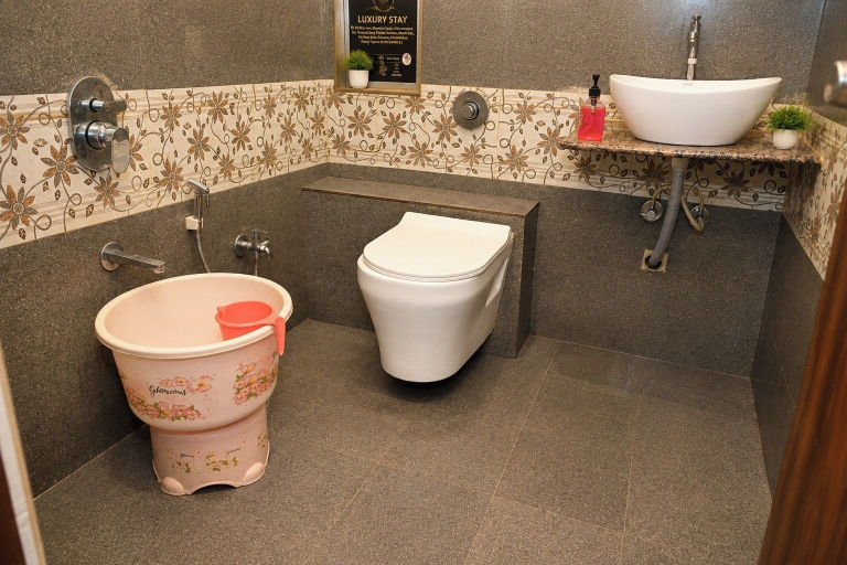 Bathroom 4, Hotel Paradise, Ahmadabad