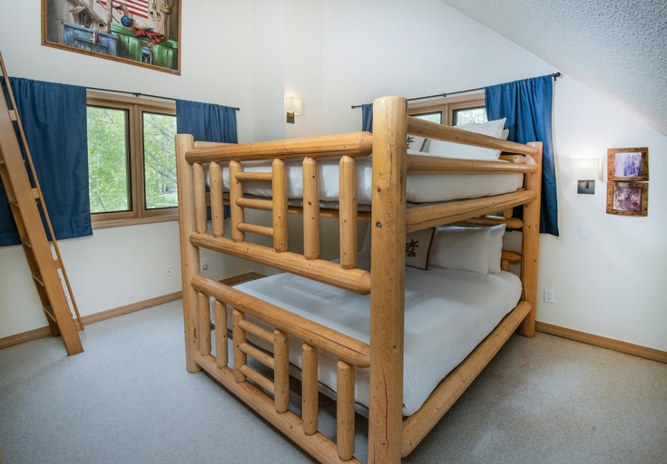 Room 5, 4BD Private East Vail Duplex on Bus Route, Eagle