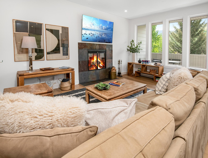Living area 5, Sun Vail 32b, 2BD Condo With Vail Mountain Views, Eagle