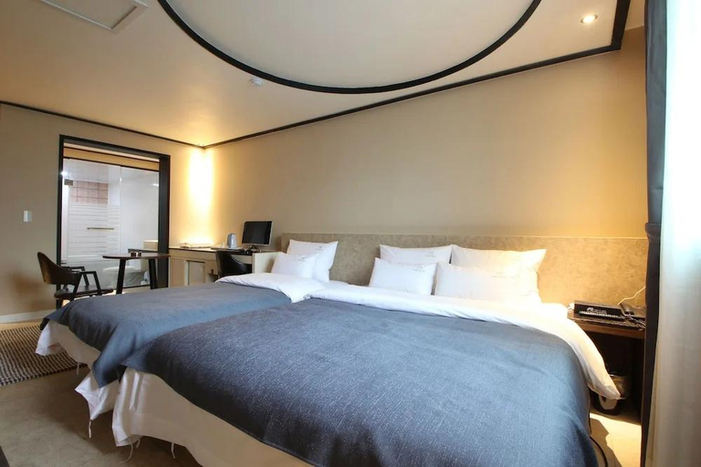 Bedroom, Busan Sasang Namuneulbo, Sasang