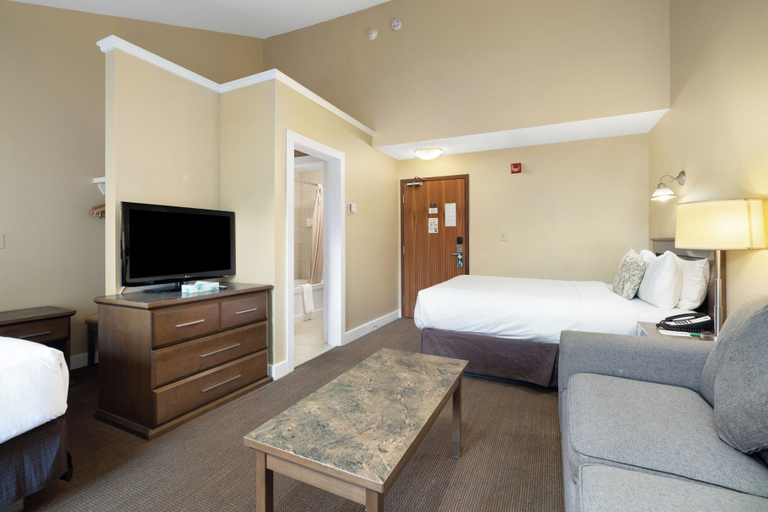 Bedroom 3, Irwin's Mountain Inn, Division No. 15