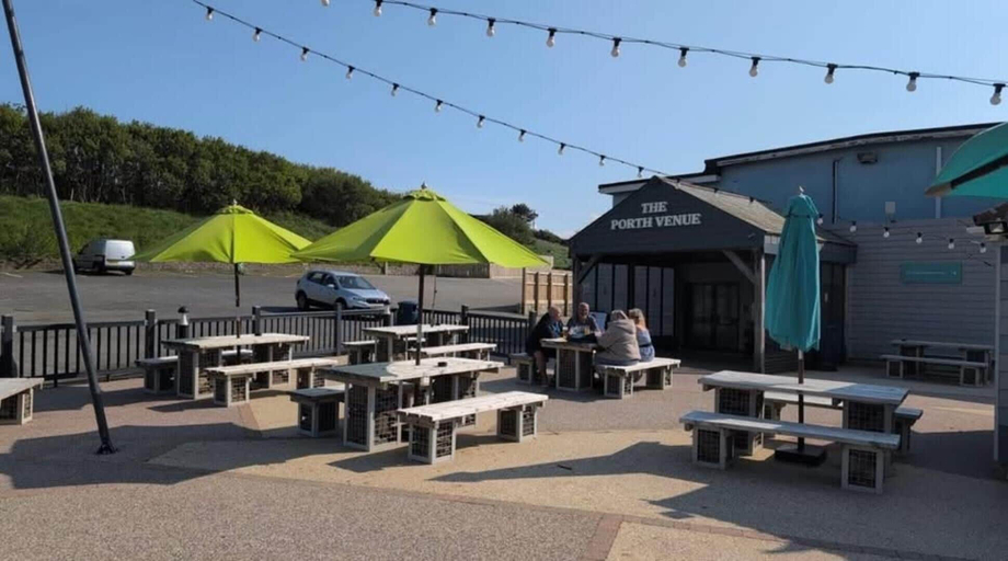 Food & Drinks 4, Newquay Bay Resort, Pet Friendly, Sleeps 6, Wifi, Cornwall